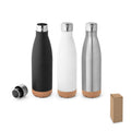 Garrafa em aço inox de parede dupla térmica, isolada a vácuo, com tampa em aço inox e base em cortiça 560 mL